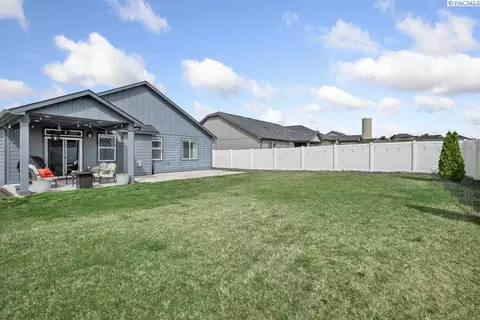 Exterior - 690 SW Wheat Ridge Dr, Pullman, WA 99163 photo 3 of 3