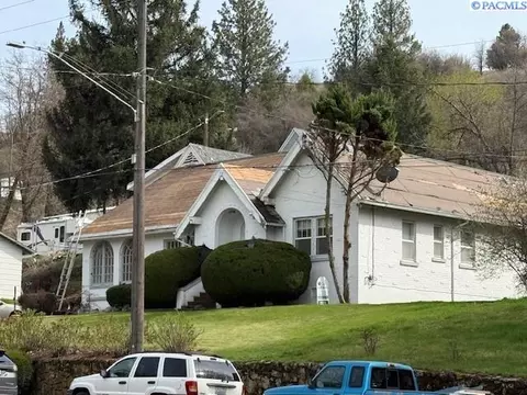 322 E James St, Colfax, WA 99111 photo 1