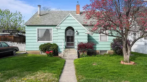 212 N 8th Ave, Pasco, WA 99301 photo 1