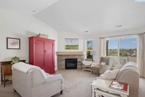 1110 SW Latour Peak, Pullman, WA 99163 photo 4