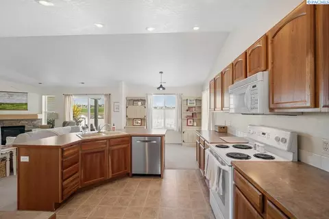 1110 SW Latour Peak, Pullman, WA 99163 photo 6