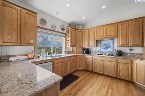 1545 SW Capri Ct, Pullman, WA 99163 photo 8