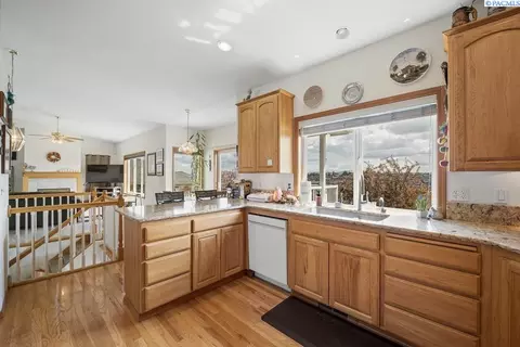 1545 SW Capri Ct, Pullman, WA 99163 photo 9