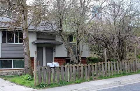 385 NW Robert, Pullman, WA 99163 photo 1
