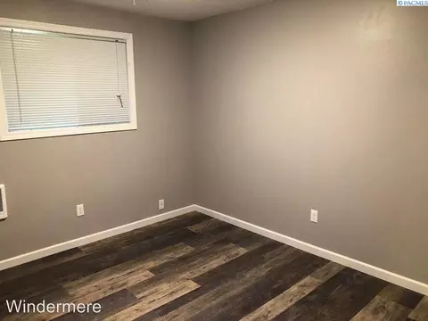 385 NW Robert, Pullman, WA 99163 photo 4
