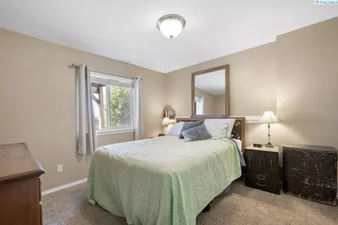 Bedroom - 1935 NW Bella Vista Dr, Pullman, WA 99163 photo 2 of 3