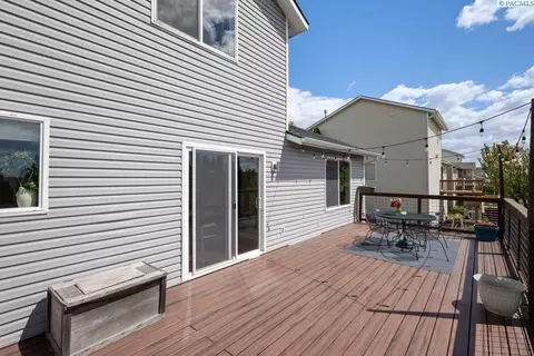 Exterior - 1935 NW Bella Vista Dr, Pullman, WA 99163 photo 3 of 7