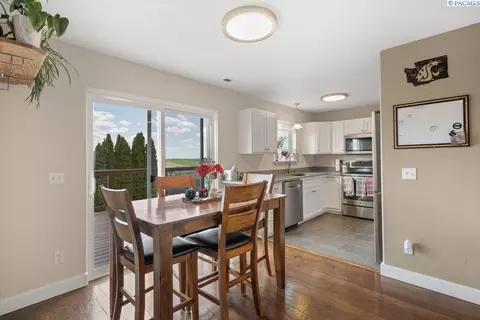 Dining - 1935 NW Bella Vista Dr, Pullman, WA 99163 photo 1 of 2