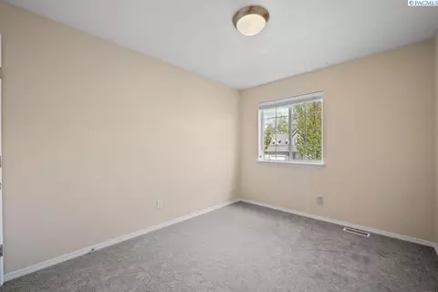 Bedroom - 1935 NW Bella Vista Dr, Pullman, WA 99163 photo 3 of 3