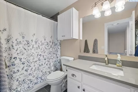 Bath - 1935 NW Bella Vista Dr, Pullman, WA 99163 photo 1 of 2