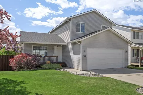 Exterior - 1935 NW Bella Vista Dr, Pullman, WA 99163 photo 1 of 7