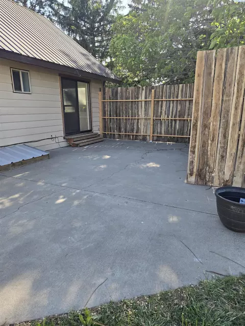 806 E Ave, Granger, WA 98932 photo 27