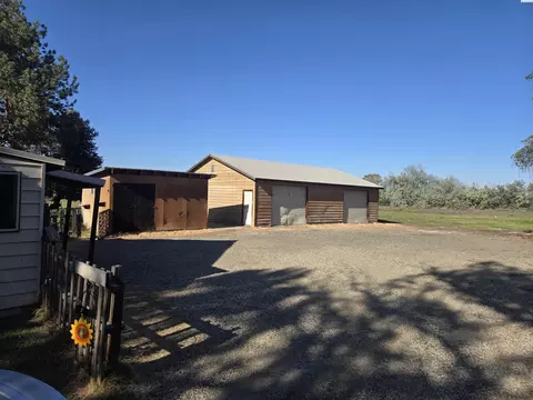 806 E Ave, Granger, WA 98932 photo 2