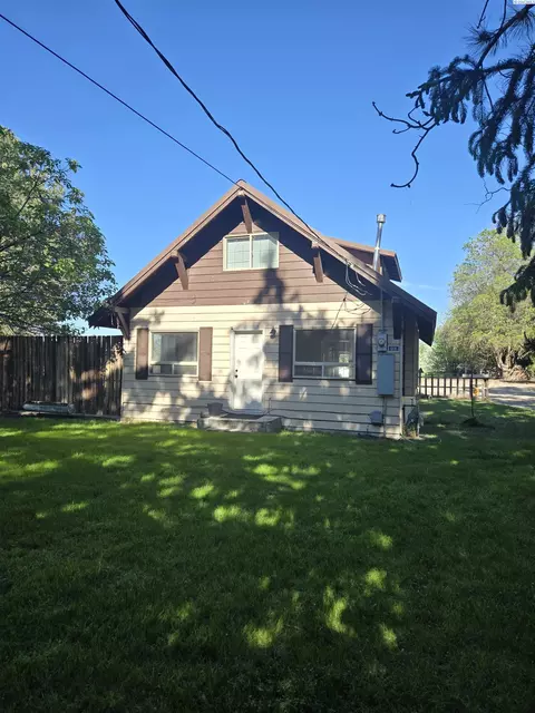 806 E Ave, Granger, WA 98932 photo 25