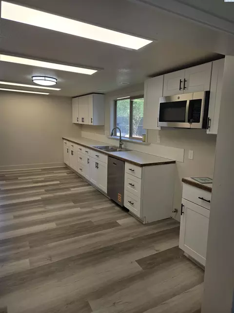 806 E Ave, Granger, WA 98932 photo 14