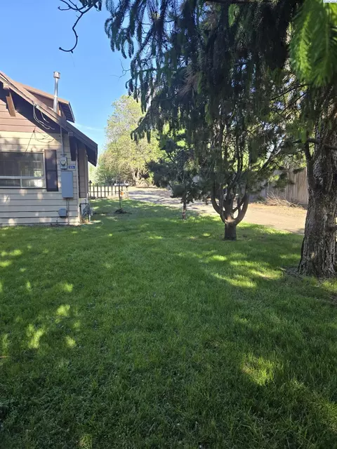 806 E Ave, Granger, WA 98932 photo 24