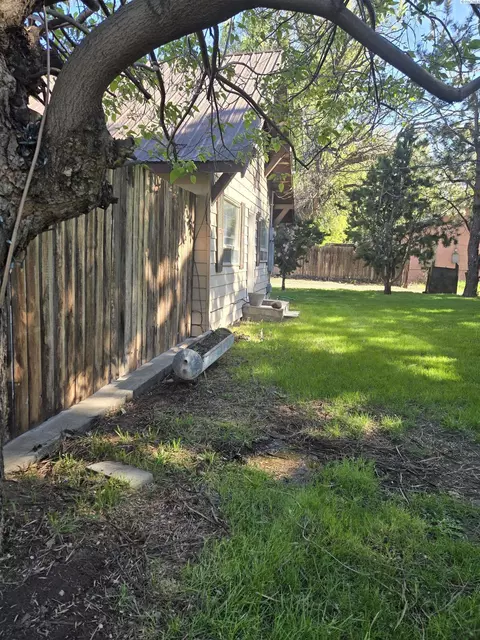 806 E Ave, Granger, WA 98932 photo 29