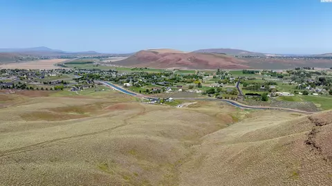 82385 Country Heights Dr, Kennewick, WA 99338