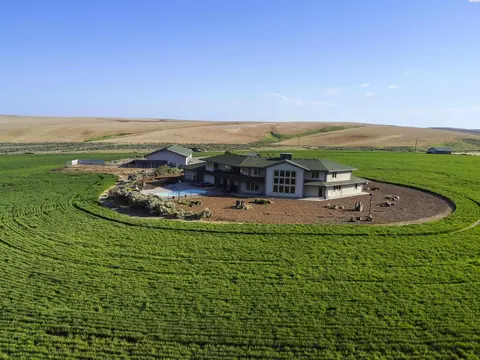54737 S C Williams Rd, Kennewick, WA 99338
