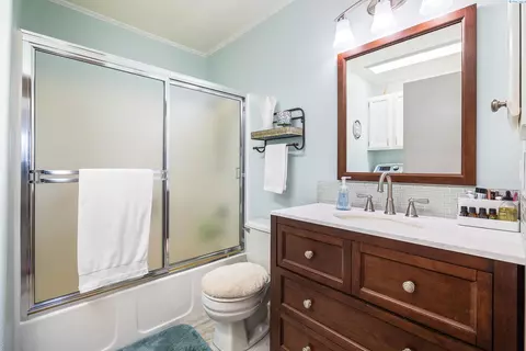Bath - 8519 Roberts Dr, Pasco, WA 99301 photo 1 of 2