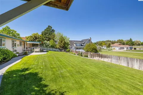 Exterior - 8519 Roberts Dr, Pasco, WA 99301 photo 10 of 13