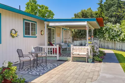 Exterior - 8519 Roberts Dr, Pasco, WA 99301 photo 6 of 13