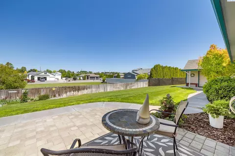 Exterior - 8519 Roberts Dr, Pasco, WA 99301 photo 9 of 13