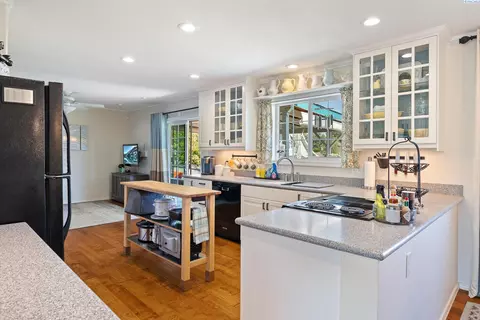 Kitchen - 8519 Roberts Dr, Pasco, WA 99301 photo 1 of 3