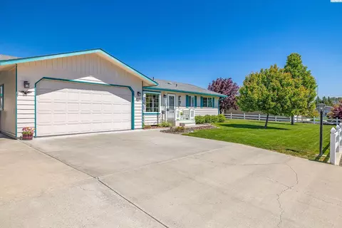 8519 Roberts Dr, Pasco, WA 99301 photo 1