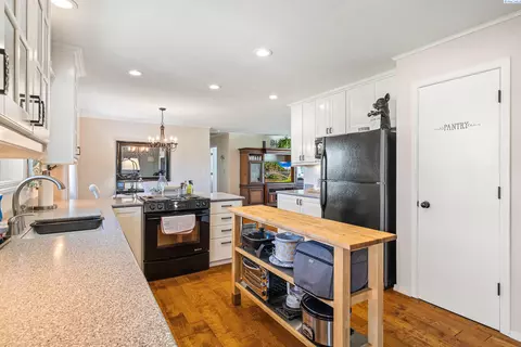 Kitchen - 8519 Roberts Dr, Pasco, WA 99301 photo 3 of 3