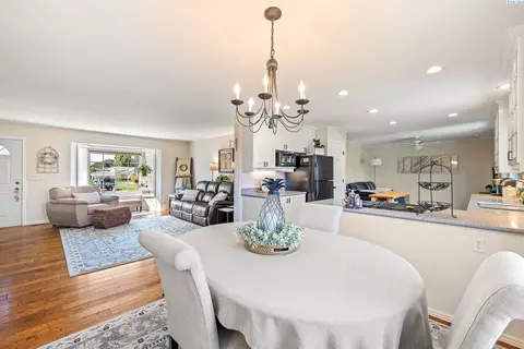 Dining - 8519 Roberts Dr, Pasco, WA 99301 photo 3 of 3