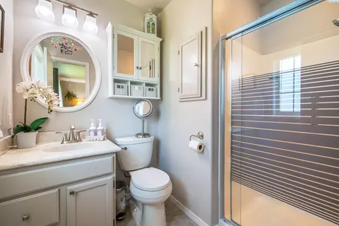 Bath - 8519 Roberts Dr, Pasco, WA 99301 photo 2 of 2