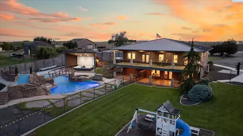 508 Hill Dr, Eltopia, WA 99330