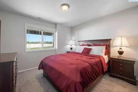 Bedroom - 1355 SW Panorama Dr, Pullman, WA 99163 photo 4 of 5