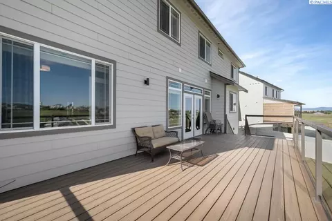 Exterior - 1355 SW Panorama Dr, Pullman, WA 99163 photo 6 of 6