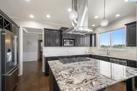 Kitchen - 1355 SW Panorama Dr, Pullman, WA 99163 photo 2 of 2