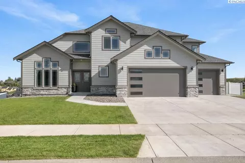 Exterior - 1355 SW Panorama Dr, Pullman, WA 99163 photo 1 of 6