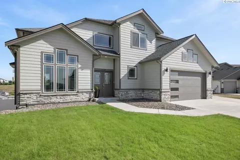 Exterior - 1355 SW Panorama Dr, Pullman, WA 99163 photo 2 of 6