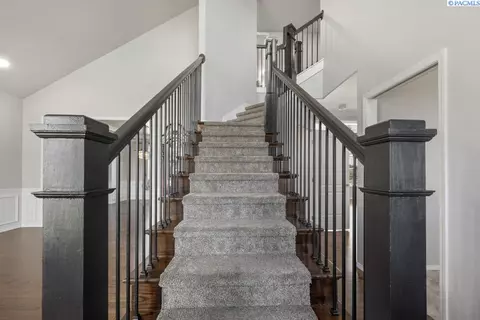 Entry Way - 1355 SW Panorama Dr, Pullman, WA 99163 photo 2 of 2