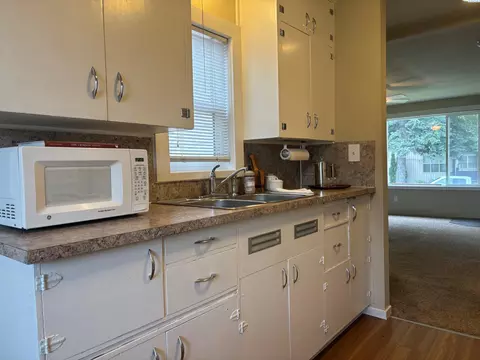 Kitchen - 1320 NE Harvey Rd, Pullman, WA 99163 photo 3 of 5
