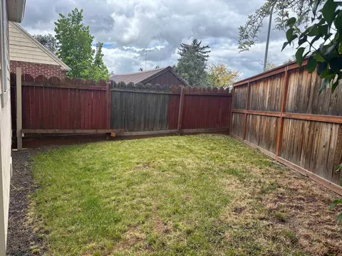 Exterior - 1320 NE Harvey Rd, Pullman, WA 99163 photo 5 of 7