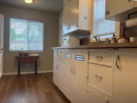 Kitchen - 1320 NE Harvey Rd, Pullman, WA 99163 photo 2 of 5