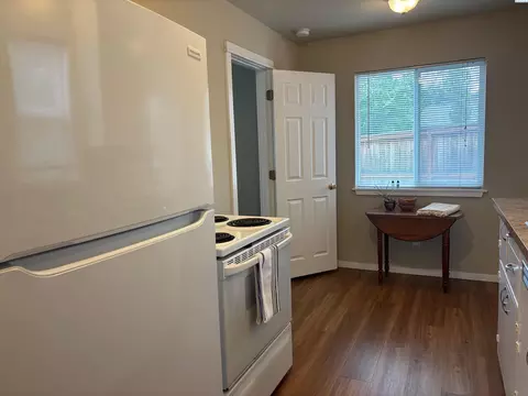 Kitchen - 1320 NE Harvey Rd, Pullman, WA 99163 photo 1 of 5