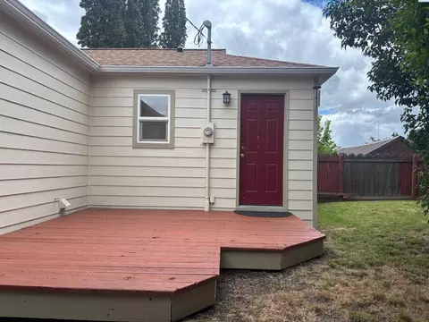 Exterior - 1320 NE Harvey Rd, Pullman, WA 99163 photo 3 of 7