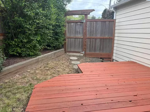 Exterior - 1320 NE Harvey Rd, Pullman, WA 99163 photo 4 of 7