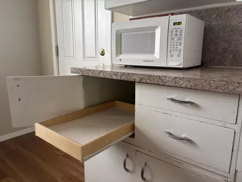 Kitchen - 1320 NE Harvey Rd, Pullman, WA 99163 photo 4 of 5