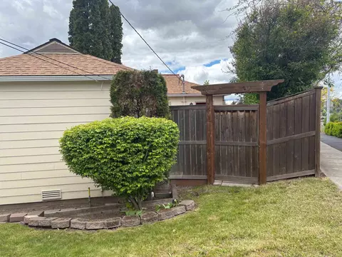 Exterior - 1320 NE Harvey Rd, Pullman, WA 99163 photo 6 of 7