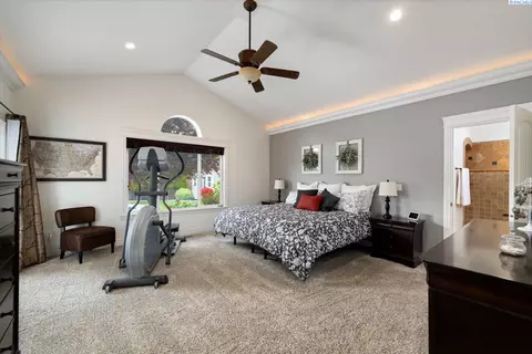 Bedroom - 1010 Christopher Ln, Pasco, WA 99301 photo 2 of 6