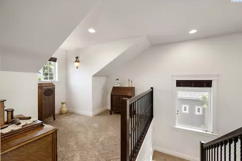 Entry Way - 1010 Christopher Ln, Pasco, WA 99301 photo 4 of 4