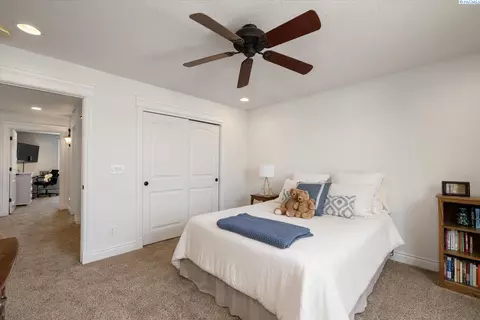 Bedroom - 1010 Christopher Ln, Pasco, WA 99301 photo 5 of 6